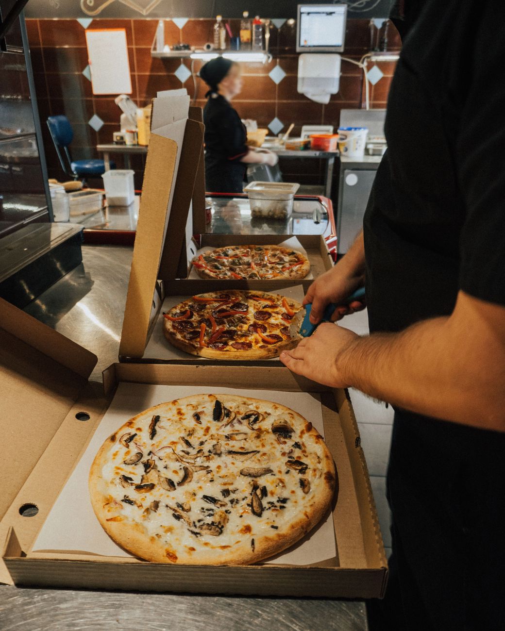 Italian Stories Abroad: Pizza, Mafia, and Life On The Run